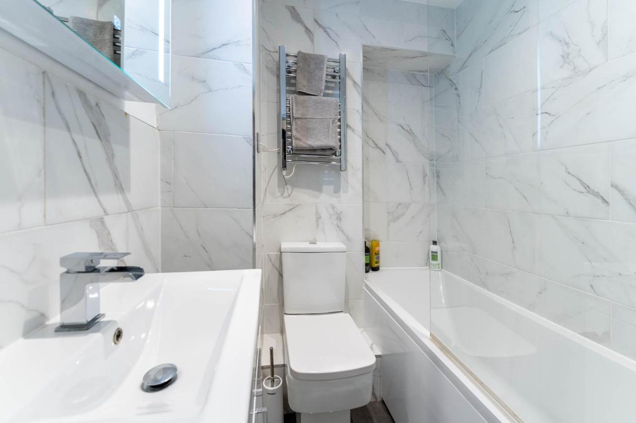 Charming In The Heart Of Vibrant Apartment *
